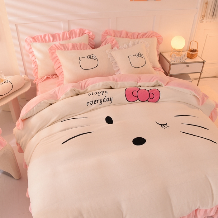 91家纺网 家纺一手货源 找家纺 绒世界 2025新款高端牛奶绒卡通刺绣牛奶绒四件套 美美猫-芝士粉