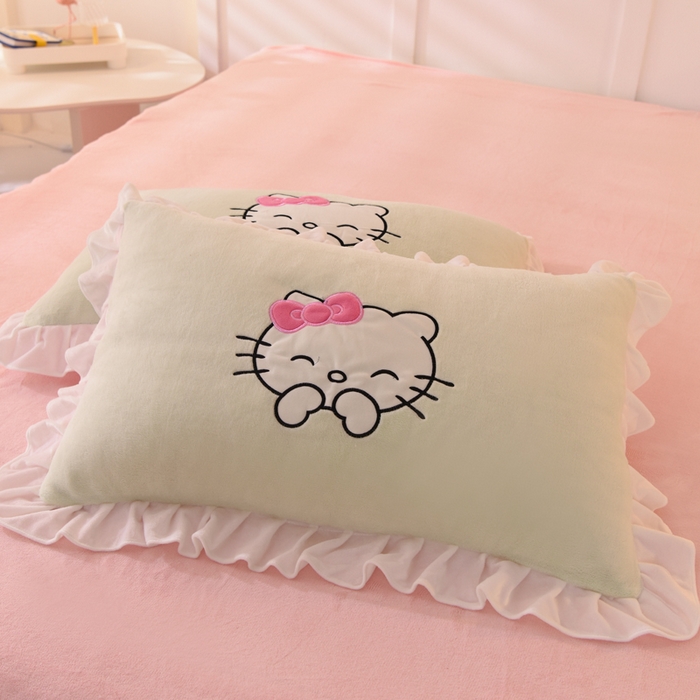 91家纺网 家纺一手货源 找家纺 绒世界 2025新款高端牛奶绒卡通刺绣牛奶绒四件套 可爱猫-抹茶拼粉