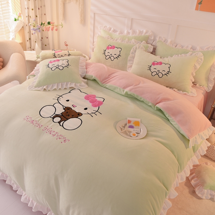 91家纺网 家纺一手货源 找家纺 绒世界 2025新款高端牛奶绒卡通刺绣牛奶绒四件套 可爱猫-抹茶拼粉