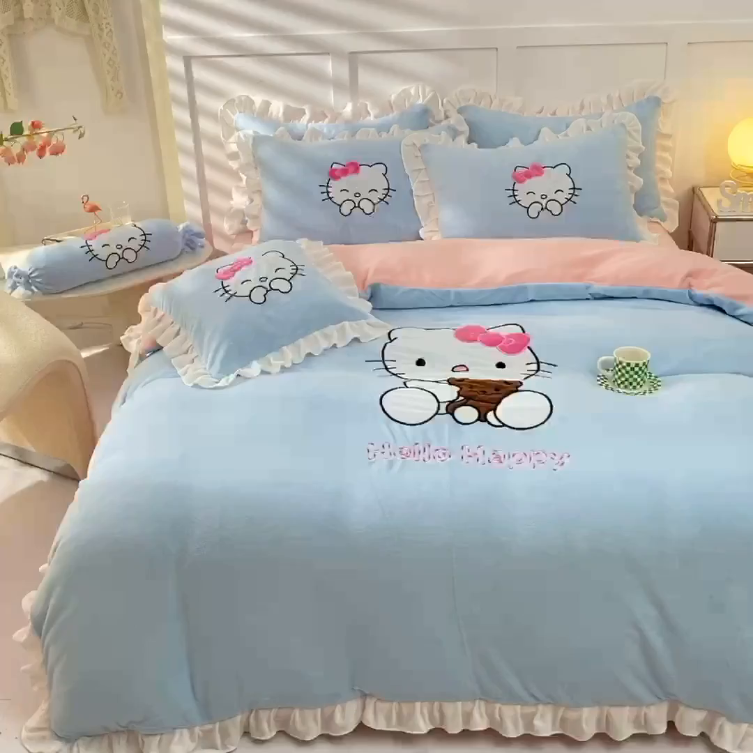91家纺网 家纺一手货源 找家纺 绒世界 2025新款高端牛奶绒卡通刺绣牛奶绒四件套 可爱猫-蓝粉