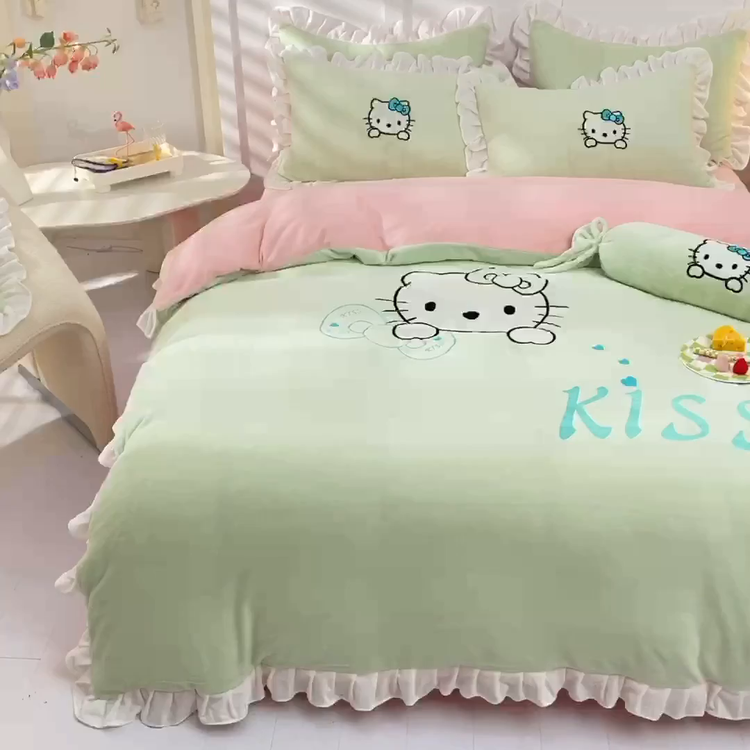 91家纺网 家纺一手货源 找家纺 绒世界 2025新款高端牛奶绒卡通刺绣牛奶绒四件套 kiss猫-抹茶拼粉