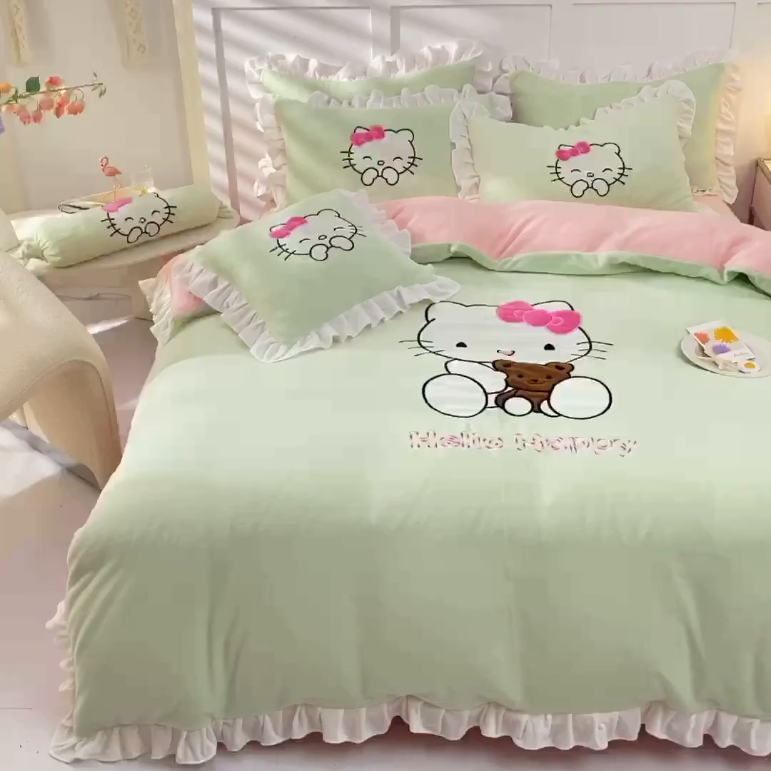 91家纺网 家纺一手货源 找家纺 绒世界 2025新款高端牛奶绒卡通刺绣牛奶绒四件套 可爱猫-抹茶拼粉