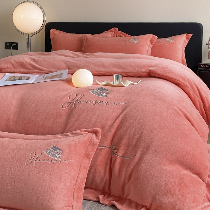 91家纺网 家纺一手货源 找家纺 绒世界 2025新款秋冬加厚公主日记牛奶绒四件套 爱马仕橙