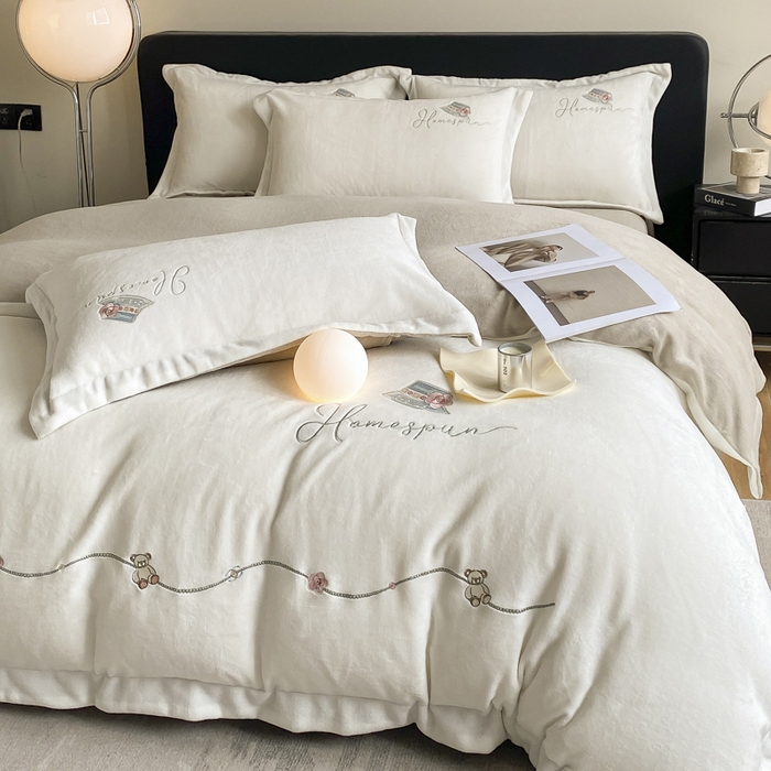 91家纺网 家纺一手货源 找家纺 绒世界 2025新款秋冬加厚公主日记牛奶绒四件套 月白