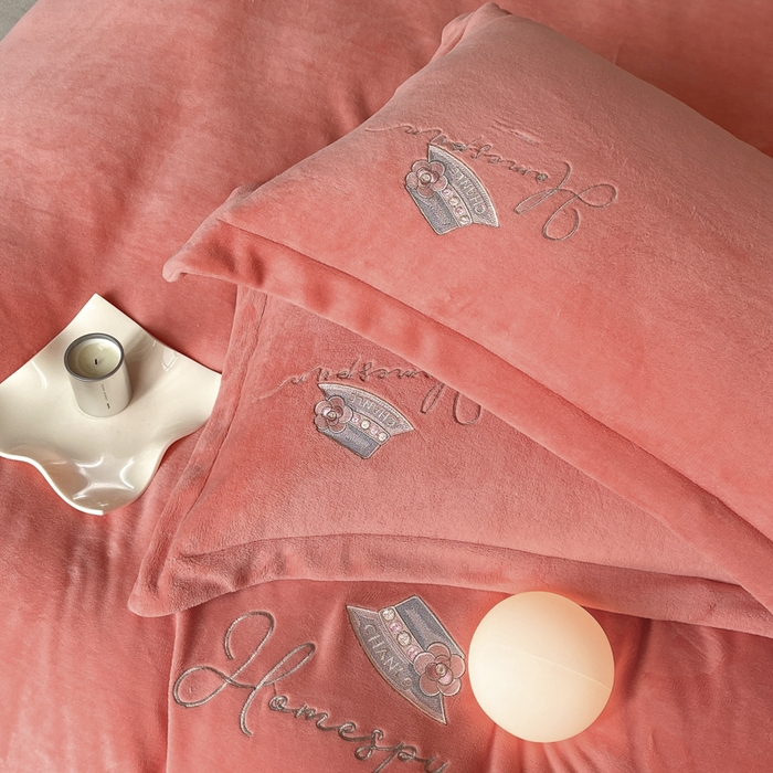 91家纺网 家纺一手货源 找家纺 绒世界 2025新款秋冬加厚公主日记牛奶绒四件套 爱马仕橙