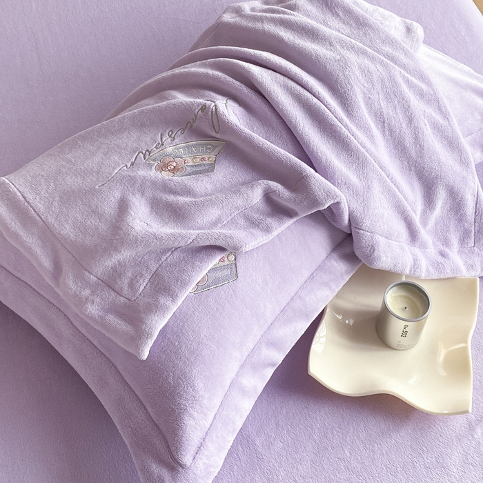 91家纺网 家纺一手货源 找家纺 绒世界 2025新款秋冬加厚公主日记牛奶绒四件套 风信紫