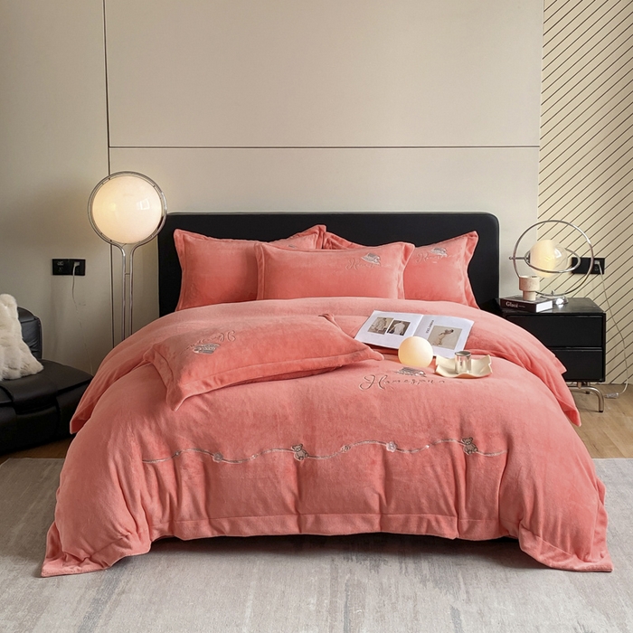 91家纺网 家纺一手货源 找家纺 绒世界 2025新款秋冬加厚公主日记牛奶绒四件套 爱马仕橙