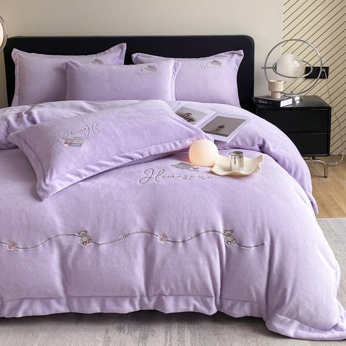 91家纺网 家纺一手货源 找家纺 绒世界 2025新款秋冬加厚公主日记牛奶绒四件套 风信紫