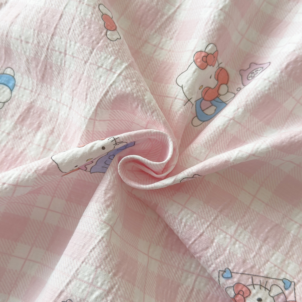 91家纺网 家纺一手货源 找家纺 （总）梦庭帛美 2025新款高克重110克云感提花皱皱纱正版三丽鸥床单