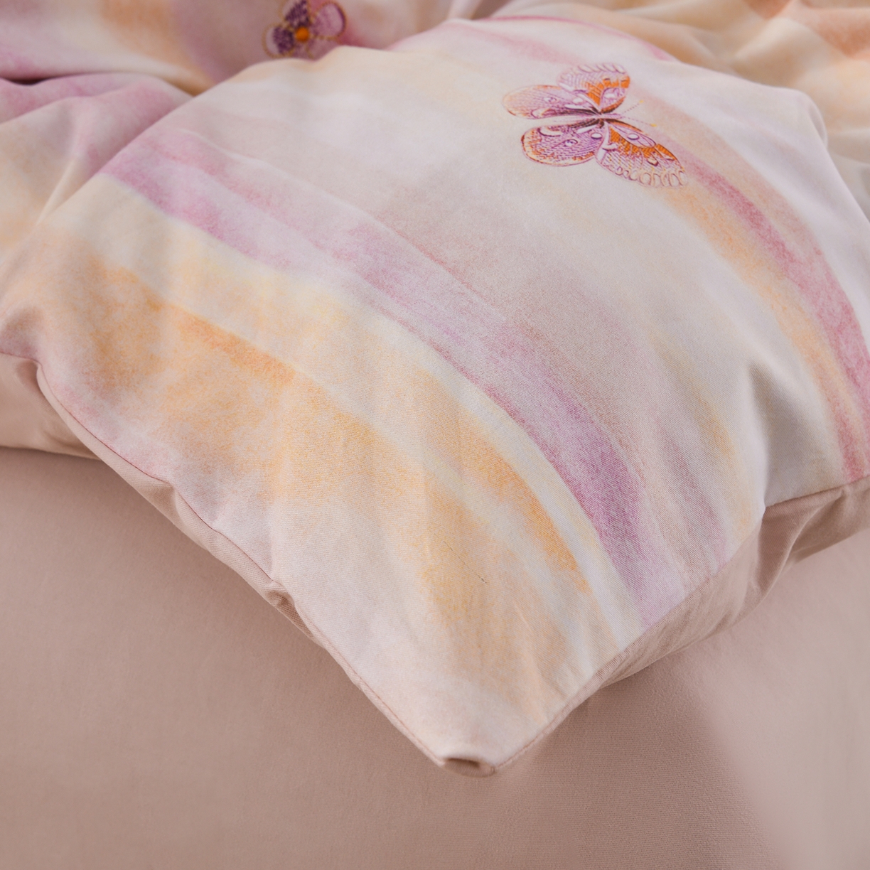 91家纺网 家纺一手货源 找家纺 金昱纺 2025新款法式加厚全棉纯棉磨毛四件套 星河蝶影-粉