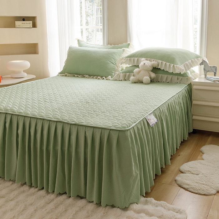 91家纺网 家纺一手货源 找家纺 绒世界 2025新款四季款夹棉泡泡纱床裙床笠被套四件套系列 豆绿