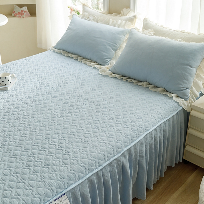 91家纺网 家纺一手货源 找家纺 绒世界 2025新款四季款夹棉泡泡纱床裙床笠被套四件套系列 慕蓝