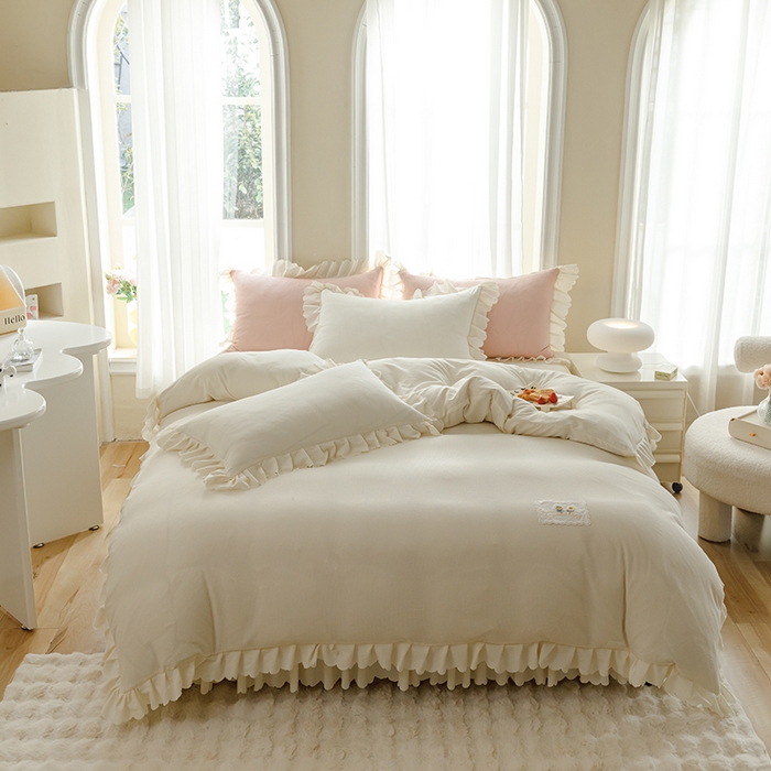 91家纺网 家纺一手货源 找家纺 绒世界 2025新款四季款夹棉泡泡纱床裙床笠被套四件套系列 米白