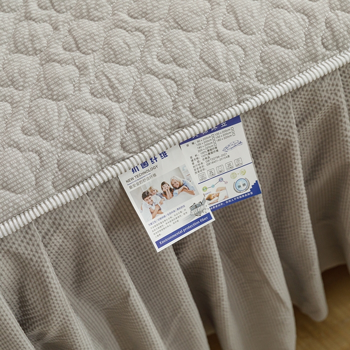 91家纺网 家纺一手货源 找家纺 绒世界 2025新款四季款夹棉泡泡纱床裙床笠被套四件套系列 浅灰