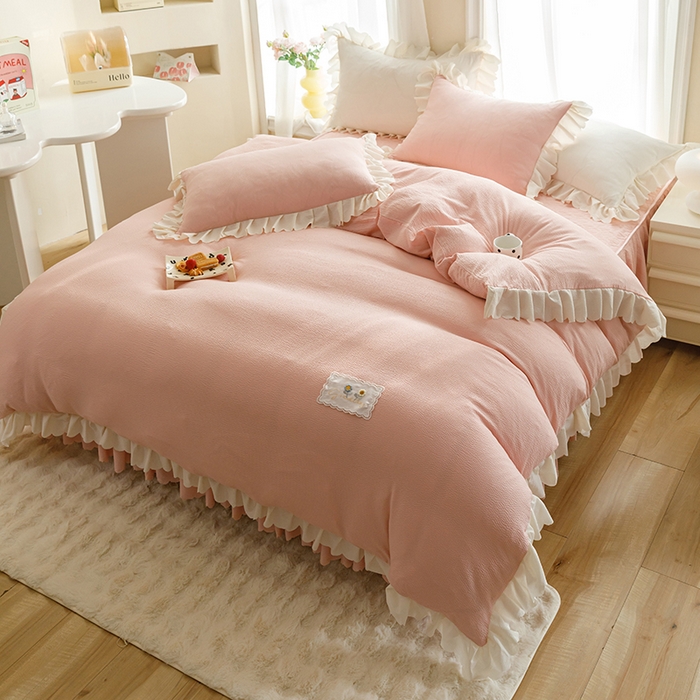 91家纺网 家纺一手货源 找家纺 绒世界 2025新款四季款夹棉泡泡纱床裙床笠被套四件套系列 玉色