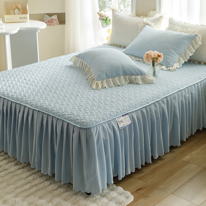 91家纺网 家纺一手货源 找家纺 绒世界 2025新款四季款夹棉泡泡纱床裙床笠被套四件套系列 慕蓝