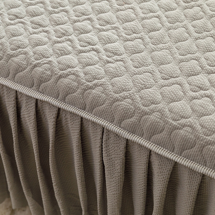 91家纺网 家纺一手货源 找家纺 绒世界 2025新款四季款夹棉泡泡纱床裙床笠被套四件套系列 浅灰