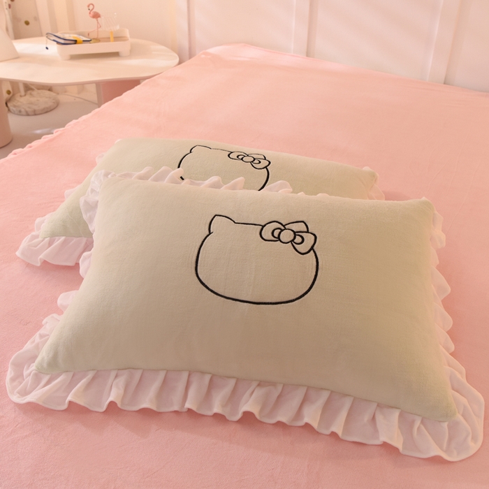 91家纺网 家纺一手货源 找家纺 丝印良品 2025新款高端牛奶绒卡通刺绣牛奶绒四件套 美美猫-抹茶拼粉