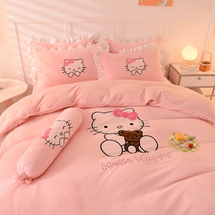 91家纺网 家纺一手货源 找家纺 丝印良品 2025新款高端牛奶绒卡通刺绣牛奶绒四件套 可爱猫-粉