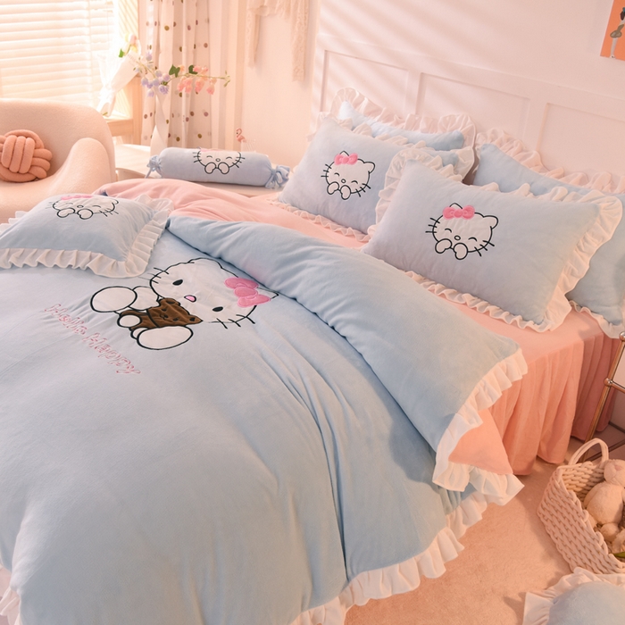 91家纺网 家纺一手货源 找家纺 丝印良品 2025新款高端牛奶绒卡通刺绣牛奶绒四件套 可爱猫-蓝粉