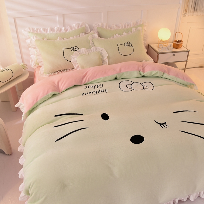 91家纺网 家纺一手货源 找家纺 丝印良品 2025新款高端牛奶绒卡通刺绣牛奶绒四件套 美美猫-抹茶拼粉