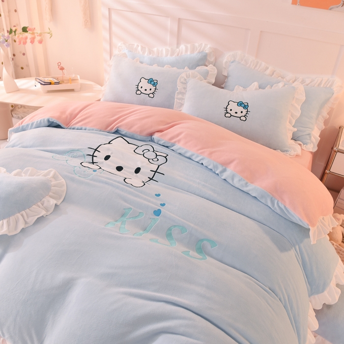 91家纺网 家纺一手货源 找家纺 丝印良品 2025新款高端牛奶绒卡通刺绣牛奶绒四件套 kiss猫-蓝粉