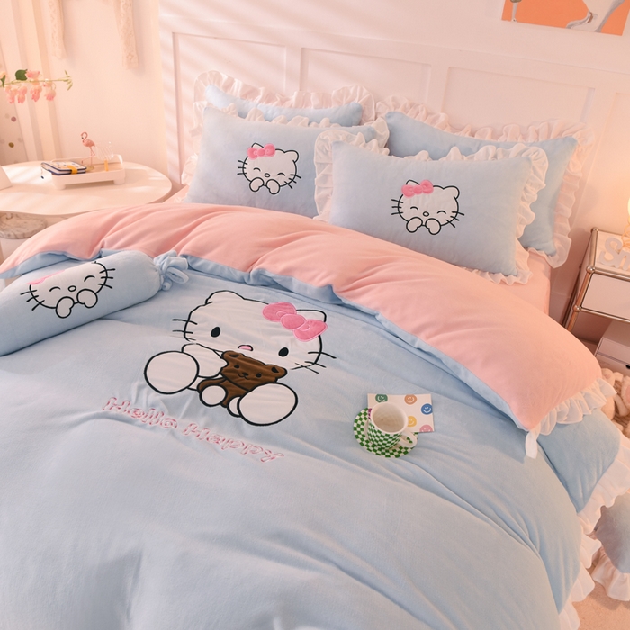 91家纺网 家纺一手货源 找家纺 丝印良品 2025新款高端牛奶绒卡通刺绣牛奶绒四件套 可爱猫-蓝粉