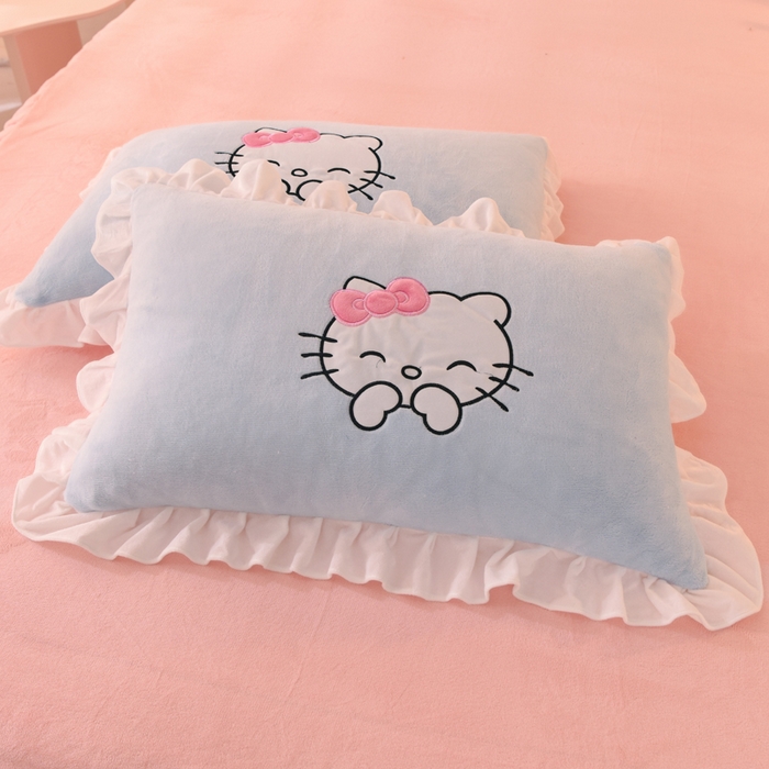 91家纺网 家纺一手货源 找家纺 丝印良品 2025新款高端牛奶绒卡通刺绣牛奶绒四件套 可爱猫-蓝粉