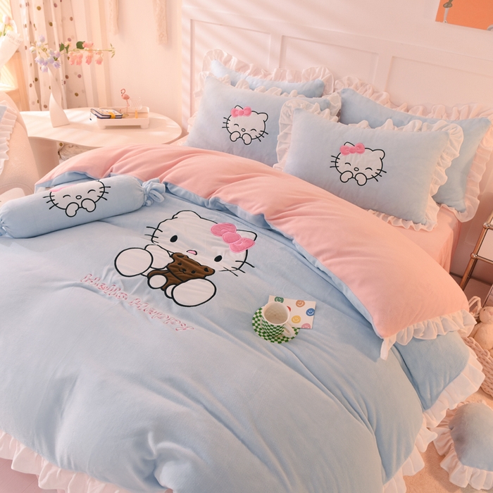 91家纺网 家纺一手货源 找家纺 丝印良品 2025新款高端牛奶绒卡通刺绣牛奶绒四件套 可爱猫-蓝粉