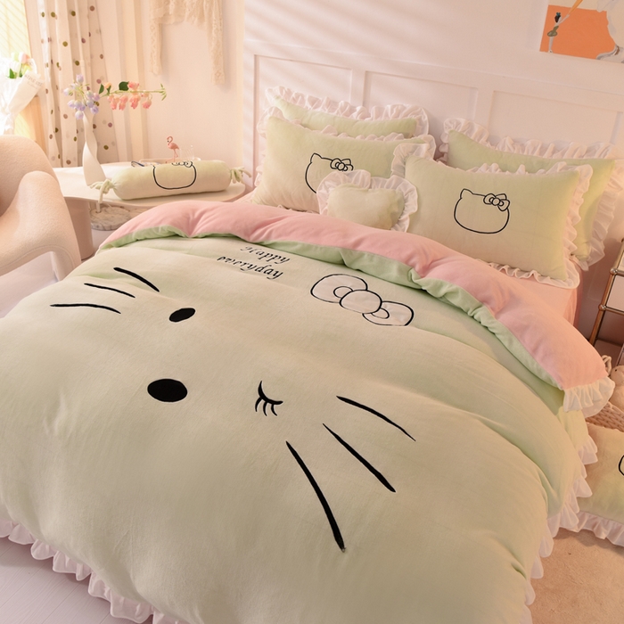 91家纺网 家纺一手货源 找家纺 丝印良品 2025新款高端牛奶绒卡通刺绣牛奶绒四件套 美美猫-抹茶拼粉