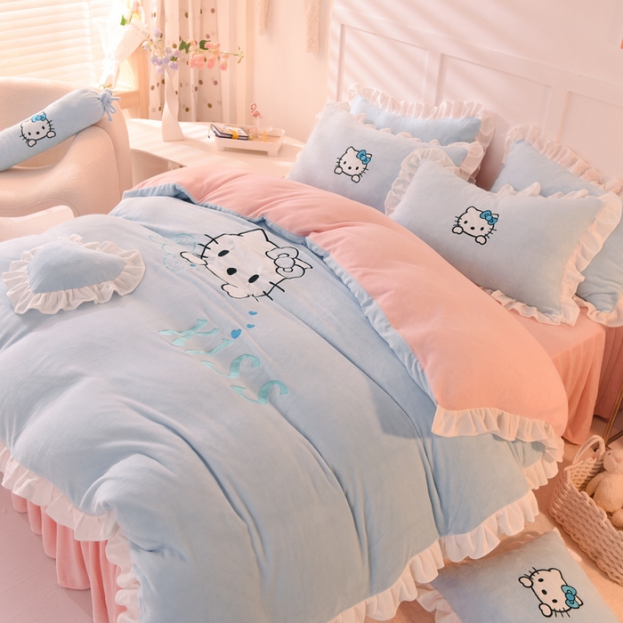 91家纺网 家纺一手货源 找家纺 丝印良品 2025新款高端牛奶绒卡通刺绣牛奶绒四件套 kiss猫-蓝粉