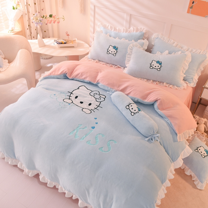 91家纺网 家纺一手货源 找家纺 丝印良品 2025新款高端牛奶绒卡通刺绣牛奶绒四件套 kiss猫-蓝粉