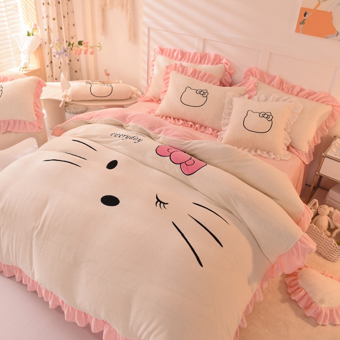 91家纺网 家纺一手货源 找家纺 丝印良品 2025新款高端牛奶绒卡通刺绣牛奶绒四件套 美美猫-芝士粉