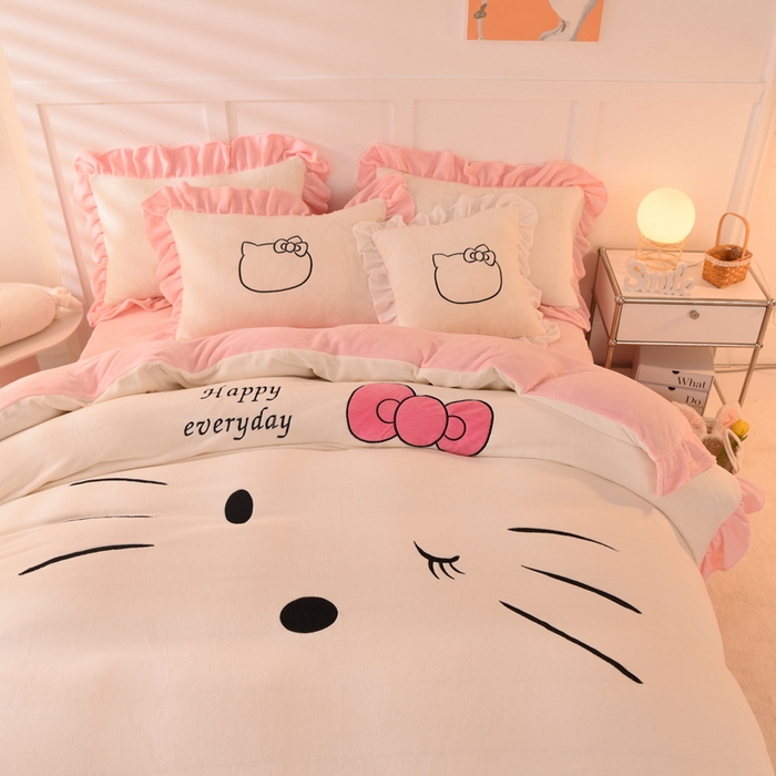 91家纺网 家纺一手货源 找家纺 丝印良品 2025新款高端牛奶绒卡通刺绣牛奶绒四件套 美美猫-芝士粉