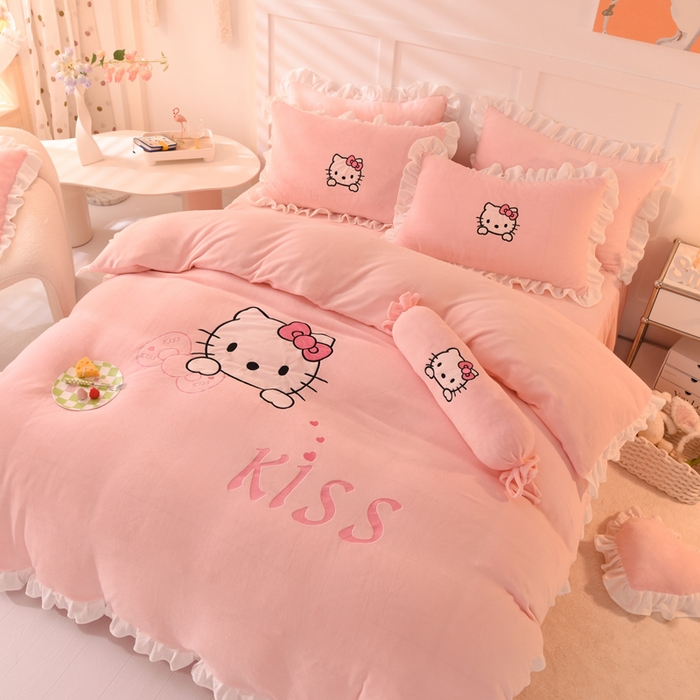 91家纺网 家纺一手货源 找家纺 丝印良品 2025新款高端牛奶绒卡通刺绣牛奶绒四件套 kiss猫-粉