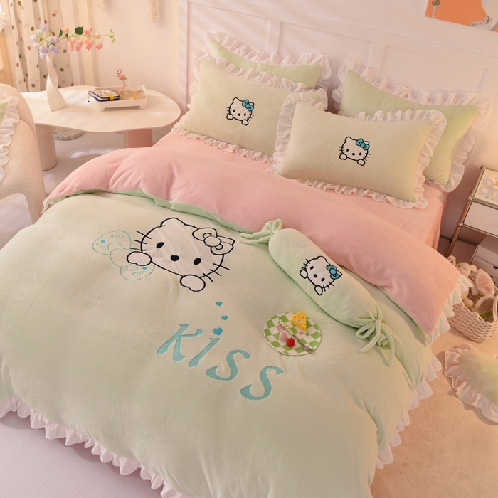 91家纺网 家纺一手货源 找家纺 丝印良品 2025新款高端牛奶绒卡通刺绣牛奶绒四件套 kiss猫-抹茶拼粉