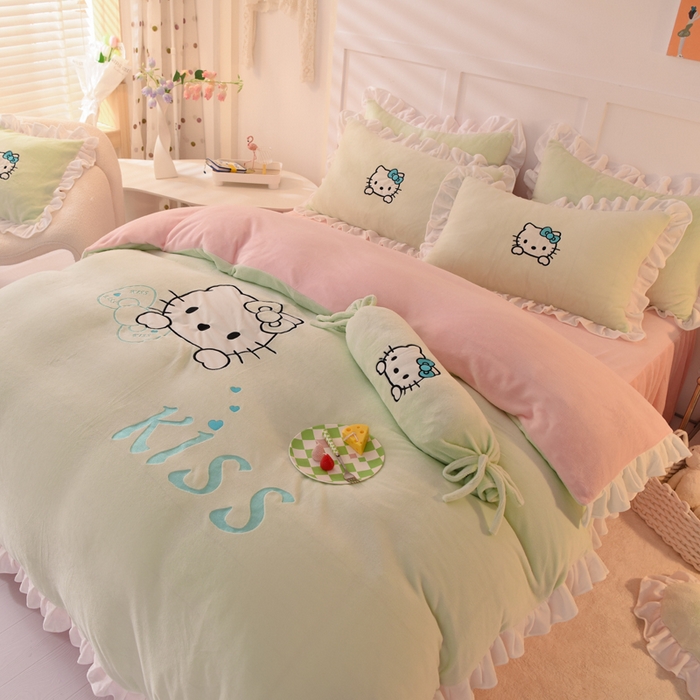 91家纺网 家纺一手货源 找家纺 丝印良品 2025新款高端牛奶绒卡通刺绣牛奶绒四件套 kiss猫-抹茶拼粉