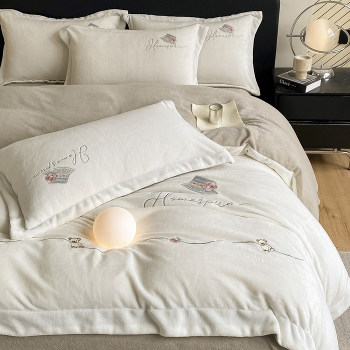 91家纺网 家纺一手货源 找家纺 丝印良品 2025新款秋冬加厚公主日记牛奶绒四件套 月白