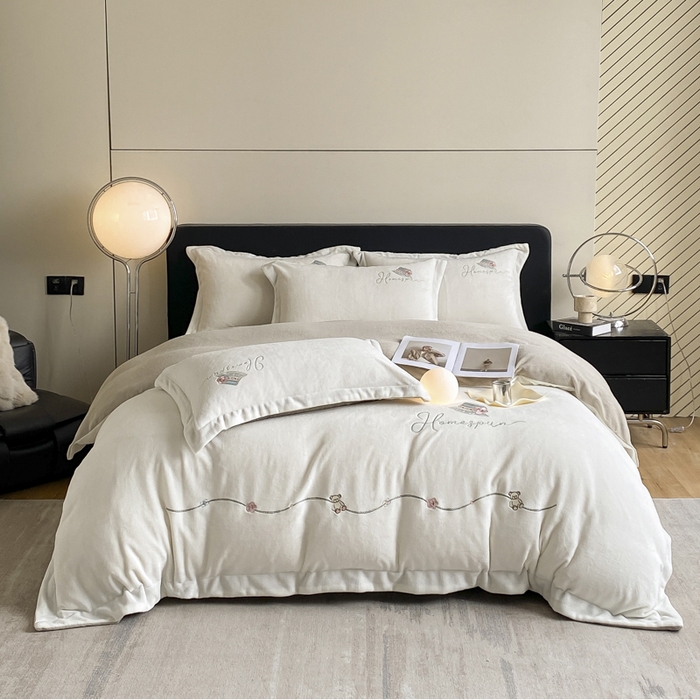 91家纺网 家纺一手货源 找家纺 丝印良品 2025新款秋冬加厚公主日记牛奶绒四件套 月白