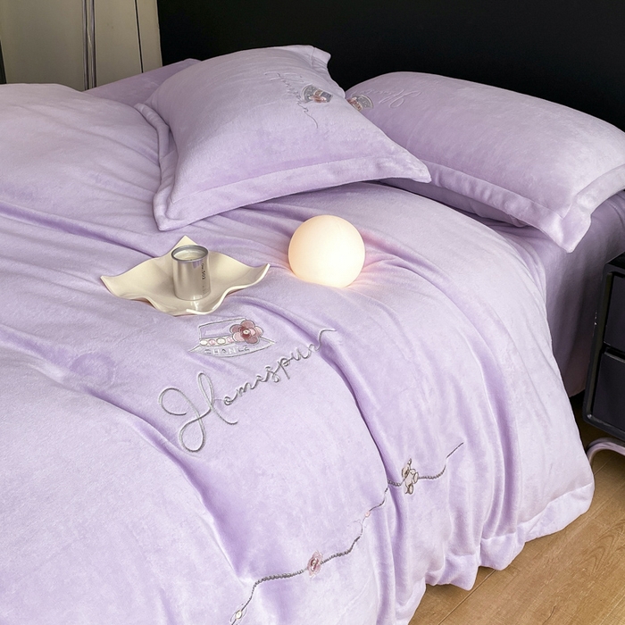 91家纺网 家纺一手货源 找家纺 丝印良品 2025新款秋冬加厚公主日记牛奶绒四件套 风信紫