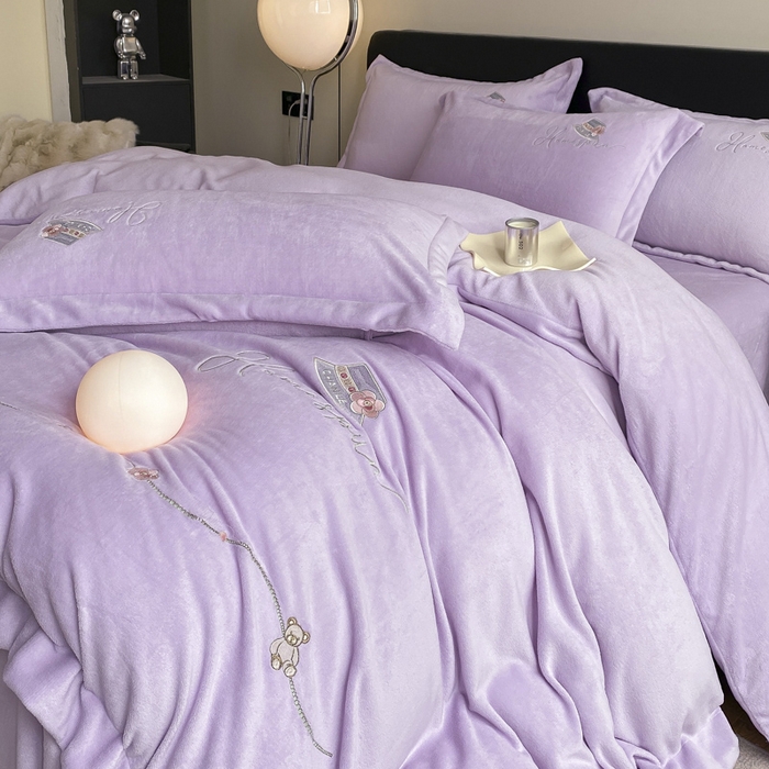 91家纺网 家纺一手货源 找家纺 丝印良品 2025新款秋冬加厚公主日记牛奶绒四件套 风信紫