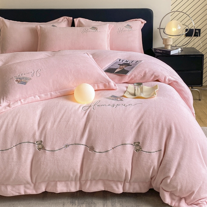 91家纺网 家纺一手货源 找家纺 丝印良品 2025新款秋冬加厚公主日记牛奶绒四件套 藕荷粉