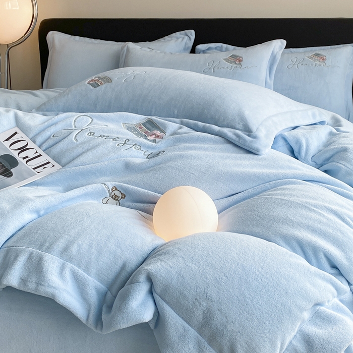 91家纺网 家纺一手货源 找家纺 丝印良品 2025新款秋冬加厚公主日记牛奶绒四件套 宁静蓝