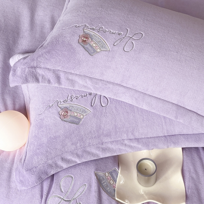 91家纺网 家纺一手货源 找家纺 丝印良品 2025新款秋冬加厚公主日记牛奶绒四件套 风信紫