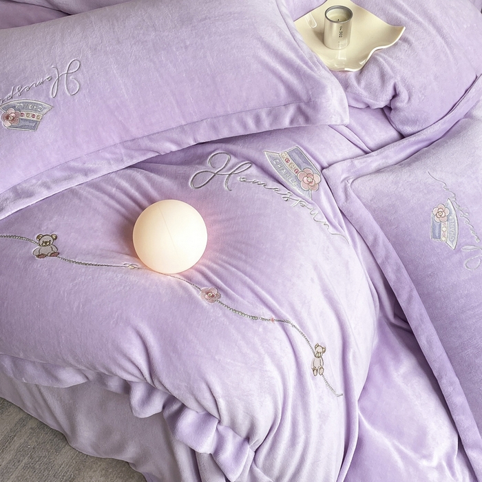 91家纺网 家纺一手货源 找家纺 丝印良品 2025新款秋冬加厚公主日记牛奶绒四件套 风信紫