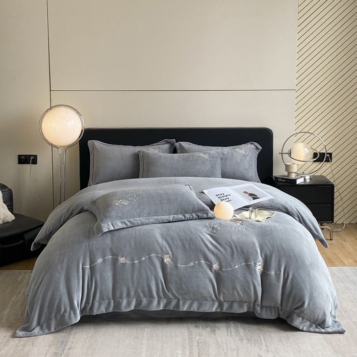 91家纺网 家纺一手货源 找家纺 丝印良品 2025新款秋冬加厚公主日记牛奶绒四件套 高级灰