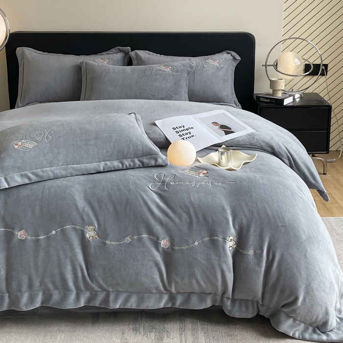 91家纺网 家纺一手货源 找家纺 丝印良品 2025新款秋冬加厚公主日记牛奶绒四件套 高级灰