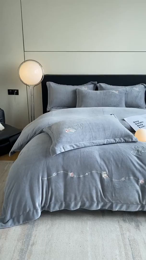 91家纺网 家纺一手货源 找家纺 丝印良品 2025新款秋冬加厚公主日记牛奶绒四件套 高级灰