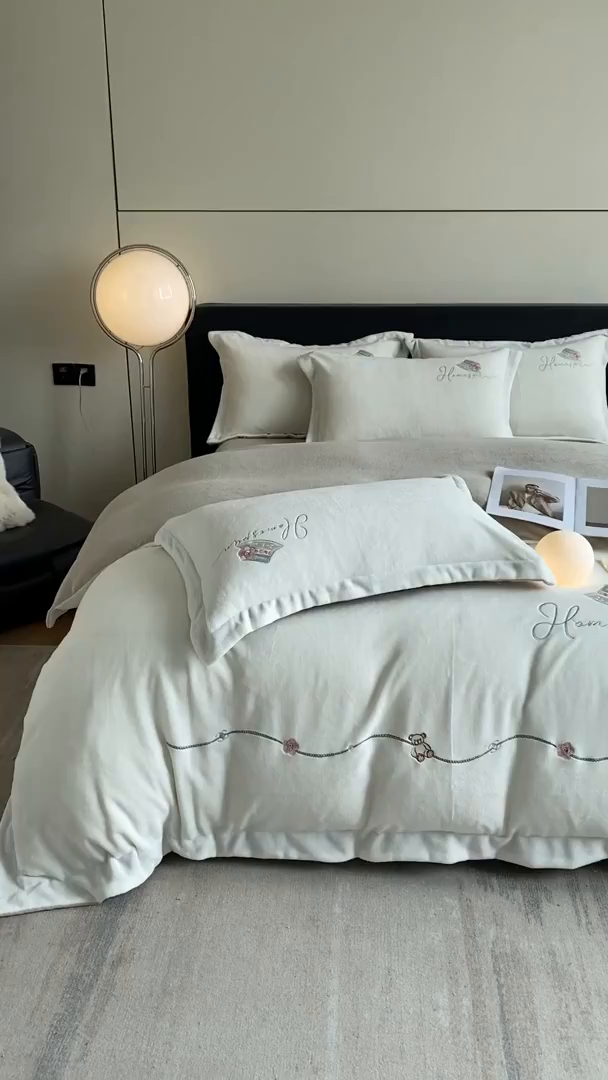 91家纺网 家纺一手货源 找家纺 丝印良品 2025新款秋冬加厚公主日记牛奶绒四件套 月白