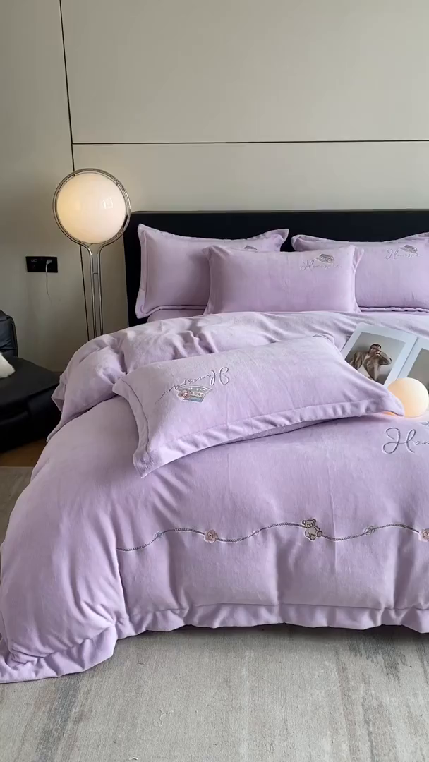 91家纺网 家纺一手货源 找家纺 丝印良品 2025新款秋冬加厚公主日记牛奶绒四件套 风信紫